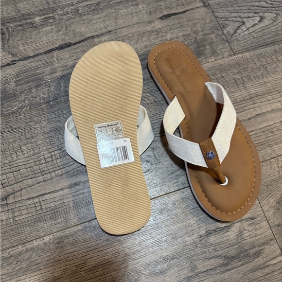 SOLD Tommy Bahama Ivory Canvas Sandals NWT - Picture 3 of 4